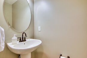 Charming Lewes Townhome w/ Sunroom: 5 Mi to Beach!