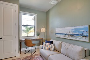 Pool & Gulf Access Canal: Chic Cape Coral Home!