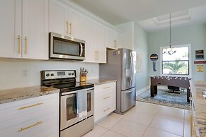 Pool & Gulf Access Canal: Chic Cape Coral Home!