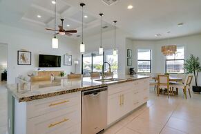 Pool & Gulf Access Canal: Chic Cape Coral Home!