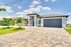 Pool & Gulf Access Canal: Chic Cape Coral Home!