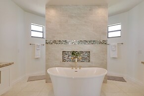 Pool & Gulf Access Canal: Chic Cape Coral Home!