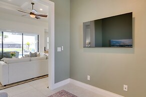 Pool & Gulf Access Canal: Chic Cape Coral Home!