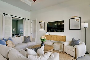 Pool & Gulf Access Canal: Chic Cape Coral Home!