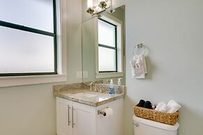 Pool & Gulf Access Canal: Chic Cape Coral Home!