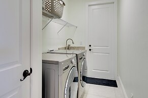 Pool & Gulf Access Canal: Chic Cape Coral Home!