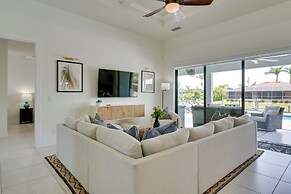 Pool & Gulf Access Canal: Chic Cape Coral Home!