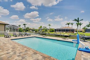 Pool & Gulf Access Canal: Chic Cape Coral Home!