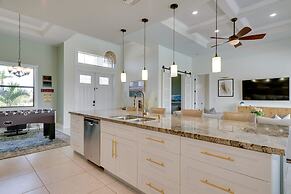 Pool & Gulf Access Canal: Chic Cape Coral Home!