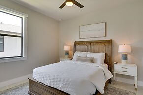 Pool & Gulf Access Canal: Chic Cape Coral Home!