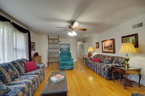 Charming Jefferson City Home: 2 Mi to Downtown!