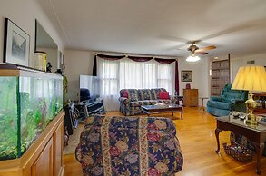 Charming Jefferson City Home: 2 Mi to Downtown!