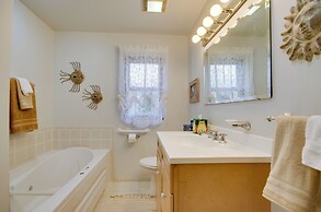 Charming Jefferson City Home: 2 Mi to Downtown!