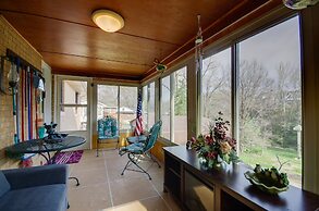 Charming Jefferson City Home: 2 Mi to Downtown!
