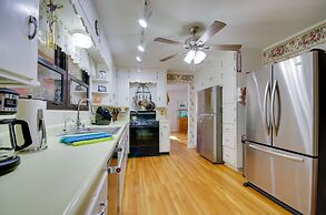 Charming Jefferson City Home: 2 Mi to Downtown!