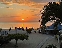 Seacret Studios - Cozy Jamaican Retreat Apts by RedAwning