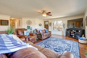 Spacious Vacation Rental Home on Eufaula Lake!