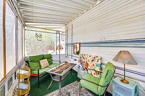 Yuma Getaway w/ Pool Access, 5 Mi to Lutes Casino!