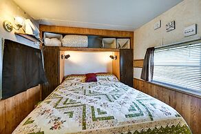 Yuma Getaway w/ Pool Access, 5 Mi to Lutes Casino!