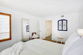 Stylish Condo w/ Pool in Knox Henderson!