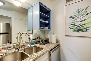 Stylish Condo w/ Pool in Knox Henderson!
