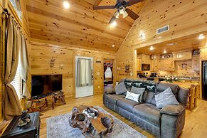 Broken Bow Rental Cabin w/ Outdoor Fireplace!