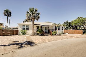 Chic Coastal Cottage w/ Fire Pit: Walk to Pier!