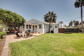 St Augustine Cottage w/ Fire Pit - Walk to Pier!