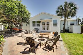 St Augustine Cottage w/ Fire Pit - Walk to Pier!