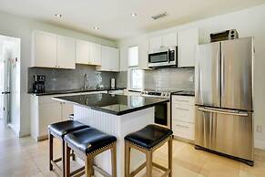 St Augustine Cottage w/ Fire Pit - Walk to Pier!