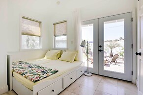 St Augustine Cottage w/ Fire Pit - Walk to Pier!