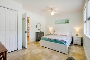 St Augustine Cottage w/ Fire Pit - Walk to Pier!