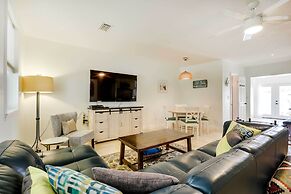 St Augustine Cottage w/ Fire Pit - Walk to Pier!