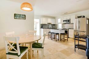 St Augustine Cottage w/ Fire Pit - Walk to Pier!