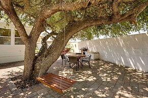 St Augustine Cottage w/ Fire Pit - Walk to Pier!
