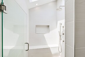 Point Lookout Cottage - Walk to Beach!