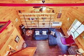 Cozy Upstate New York Getaway w/ Fire Pit!