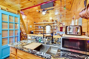 Cozy Upstate New York Getaway w/ Fire Pit!