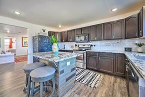 Boho Mountain Home Escape, Walk to Marina!