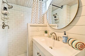 Updated Texas Tiny Home Rental on Lake Travis