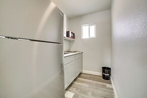 Updated Hawthorne Apartment, 12 Mi to Walker Lake!