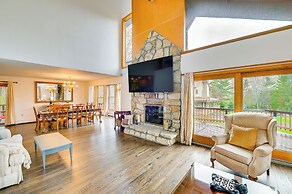 New York Retreat - Furnished Deck & Mountain Views