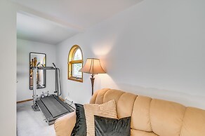 New York Retreat - Furnished Deck & Mountain Views