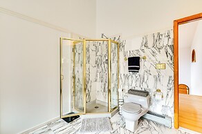 New York Retreat - Furnished Deck & Mountain Views