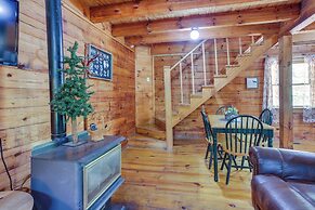 Comfy Taswell Cabin Rental - Community Amenities!