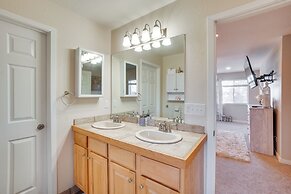 Near Red Rocks: Golden Getaway w/ Deck!