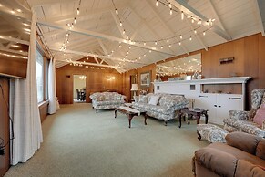 Cozy Hillsdale Home ~ 1 Mi to Baw Beese Lake!