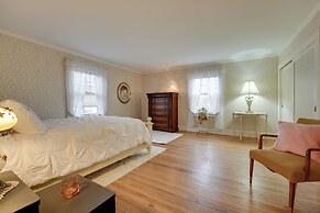 Cozy Hillsdale Home ~ 1 Mi to Baw Beese Lake!