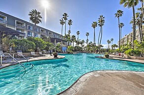 'deja Blue' Oceanside Condo on Beach w/ Pools!