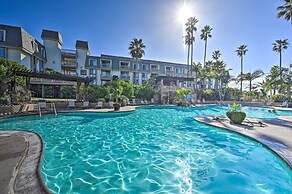 'deja Blue' Oceanside Condo on Beach w/ Pools!